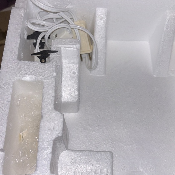 The Original Snow Village "Dairy Barn " - Picture 4 of 6